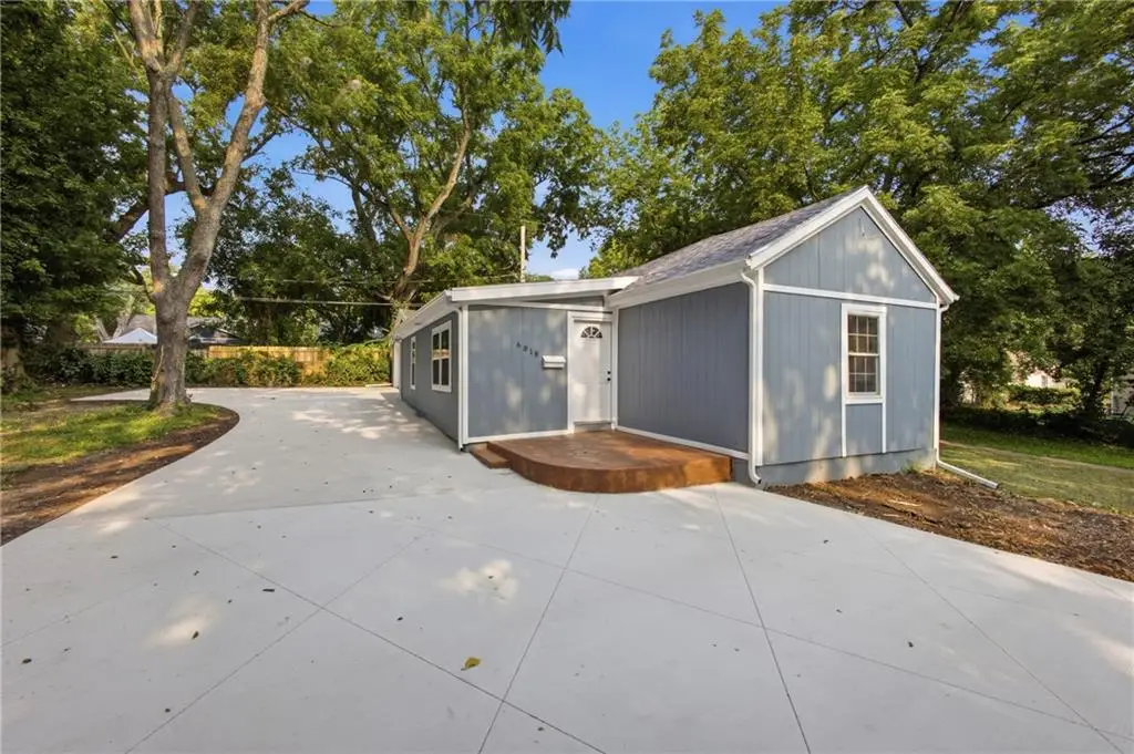 6818 Agnes Avenue, Kansas City, MO 64132 - #1