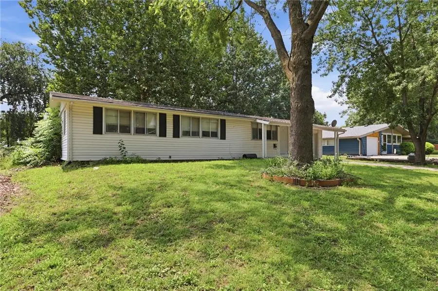 1803 NE 57th Street, Gladstone, MO 64118 - #3