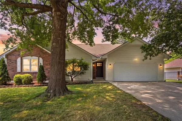 1500 Yorkshire Drive, Lee's Summit, MO 64086