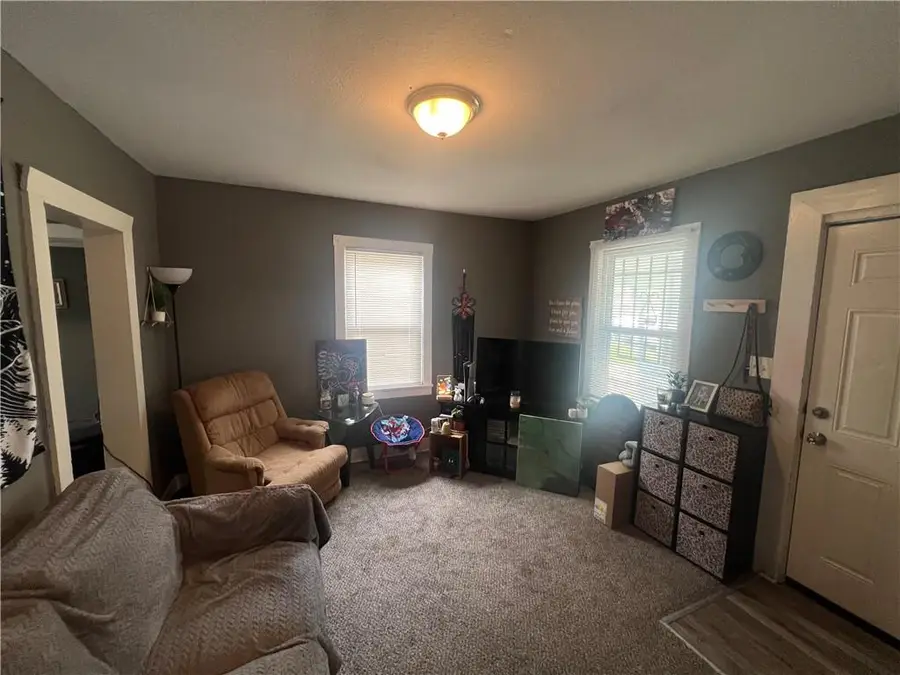 2905 E 61st Street, Kansas City, MO 64130 - #2