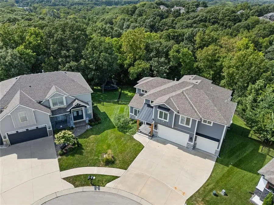 5999 N Oak Creek Court, Parkville, MO 64152 - #3