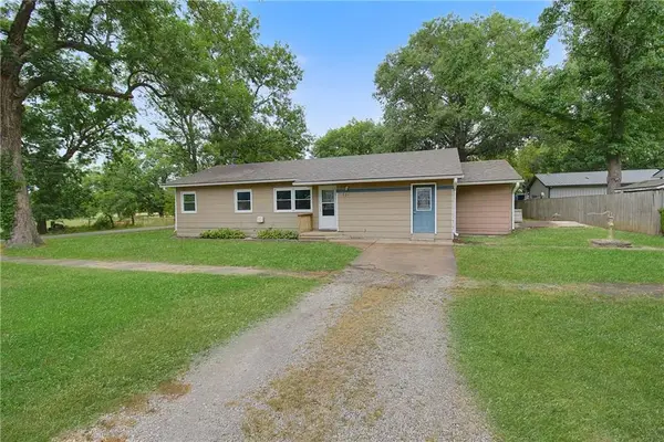 301 E 3rd Street, Altamont, KS 67330