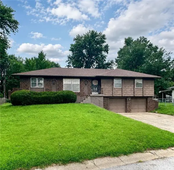 3026 S Kendall Drive, Independence, MO 64055