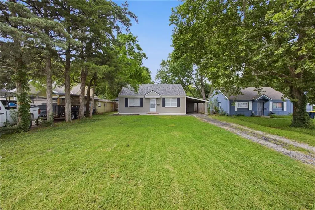 1124 E 80th Street, Kansas City, MO 64131 - #1