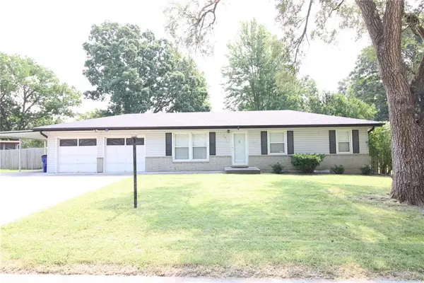 5815 N Tracy Avenue, Gladstone, MO 64118