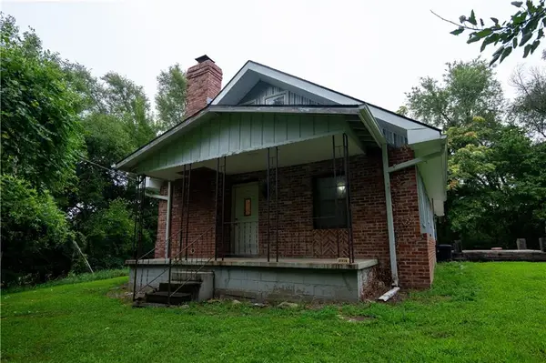 6501 S 16th Street, St Joseph, MO 64504