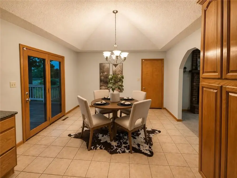 815 Kouns Lane, Edwardsville, KS 66111 - #3