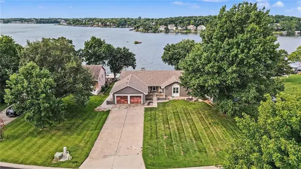 426 N Winnebago Drive, Lake Winnebago, MO 64034
