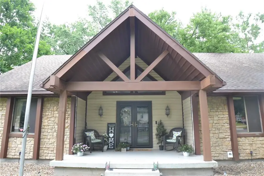 8001 N Lydia Avenue, Kansas City, MO 64118 - #2