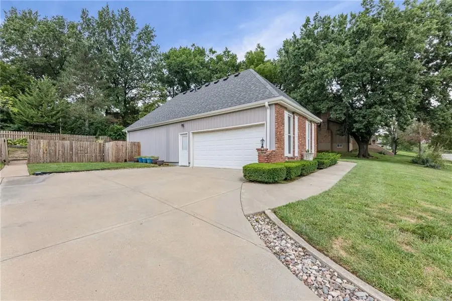 5204 Stearns Street, Shawnee, KS 66203 - #3