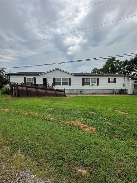 3008 SW Lakefront Lane W, Saint Joseph, MO 64504 - #1