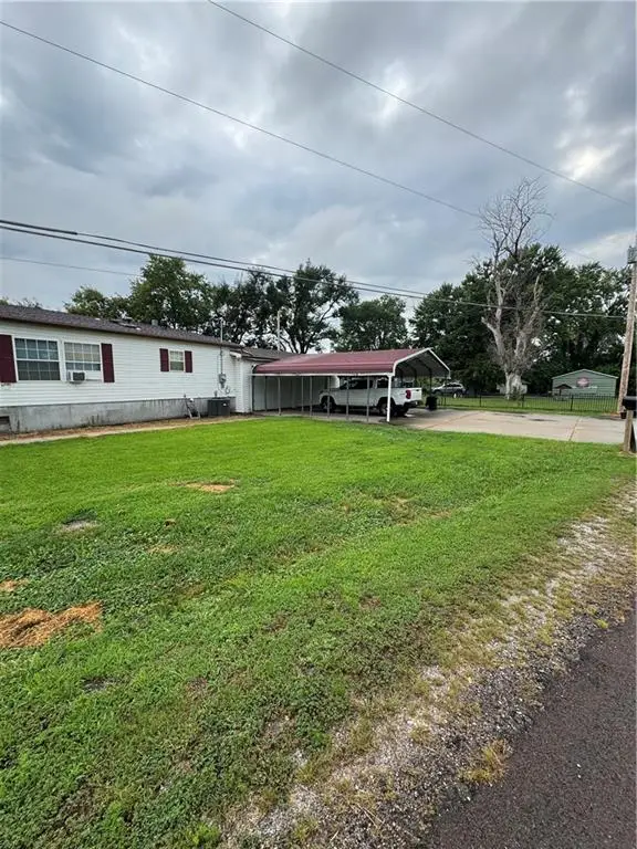 3008 SW Lakefront Lane W, Saint Joseph, MO 64504 - #3