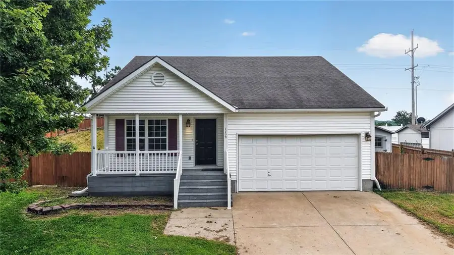 1709 Chadwick Cove, Louisburg, KS 66053 - #2