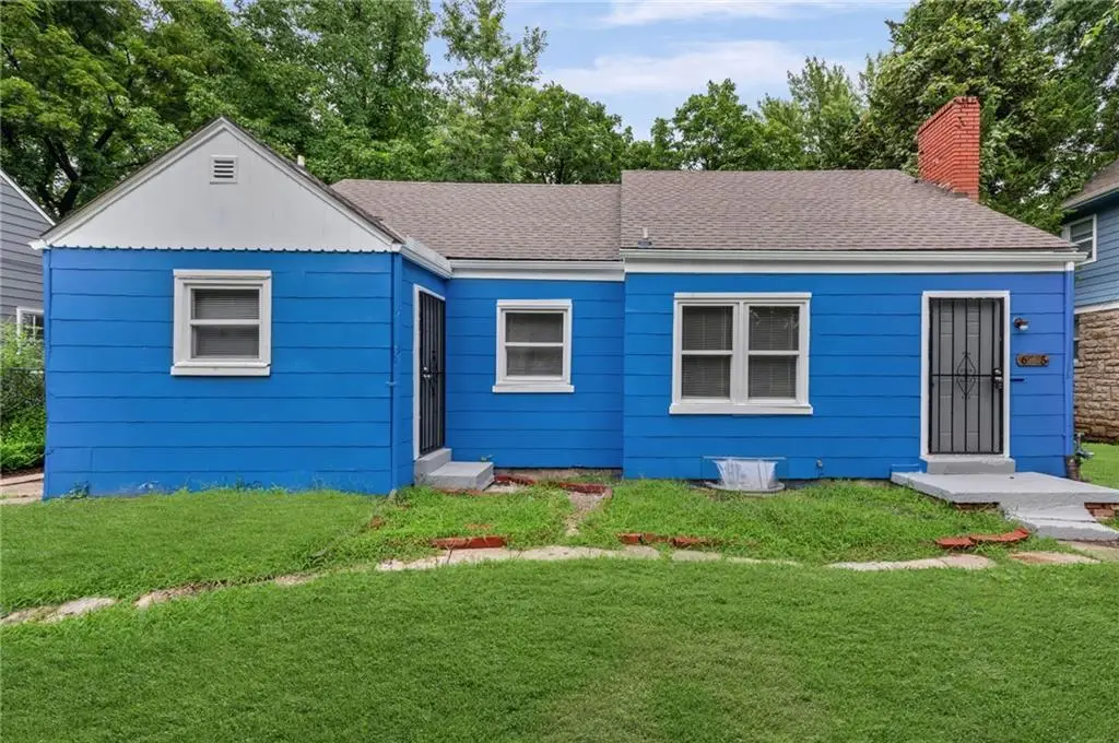 6715 Walrond Avenue, Kansas City, MO 64132 - #1