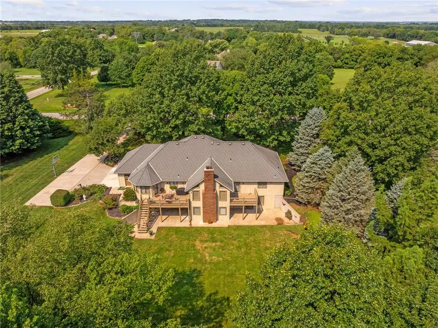 18275 Canterbury Road, Stilwell, KS 66085 - #2