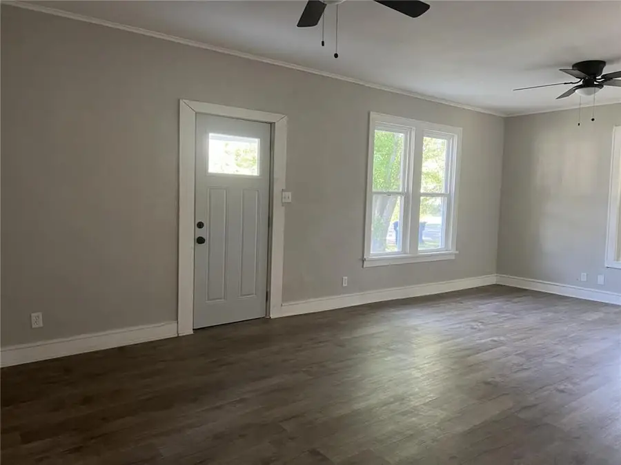 29 S Ball Street, Webb City, MO 64870 - #2