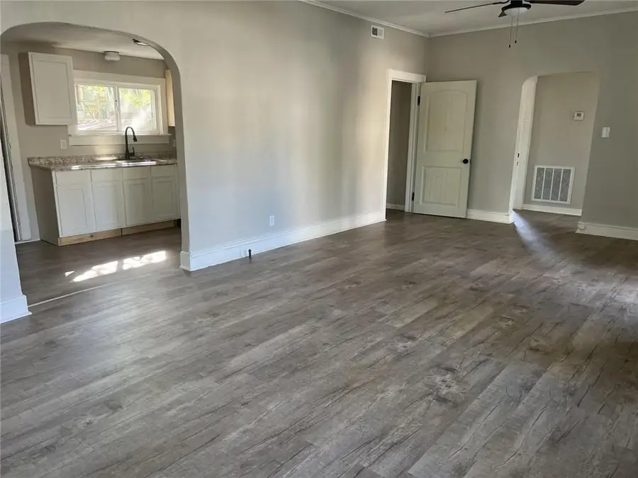 29 S Ball Street, Webb City, MO 64870 - #3