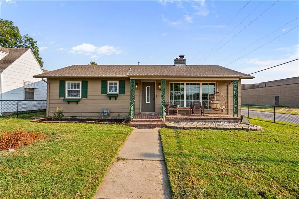 1323 W 3rd Street, Coffeyville, KS 67337 - #1