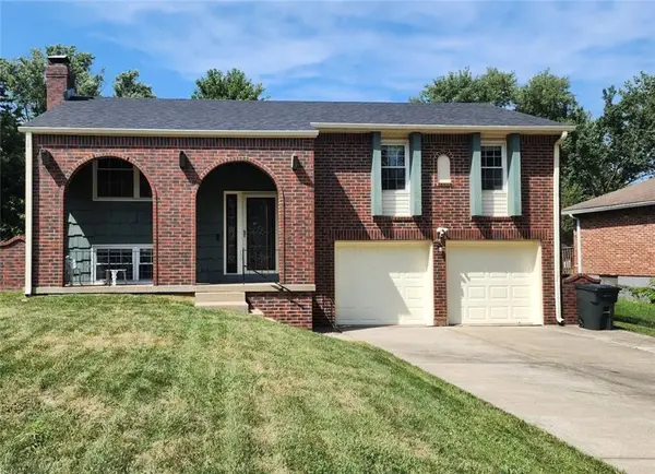 2901 NW Castle Drive, Blue Springs, MO 64015