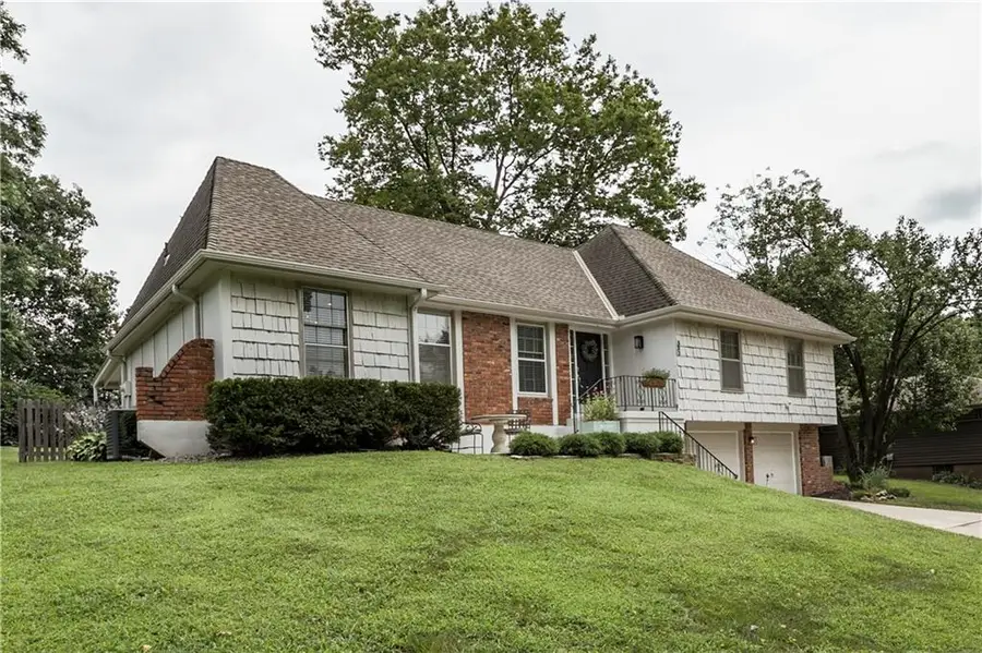 522 E 129th Terrace, Kansas City, MO 64145 - #2