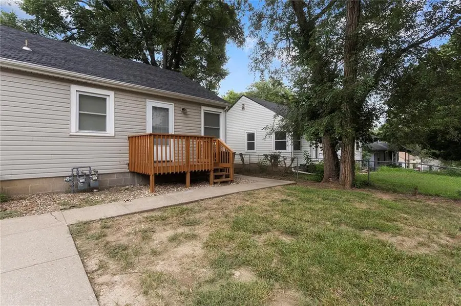 948 Cheyenne Street, Leavenworth, KS 66048 - #3