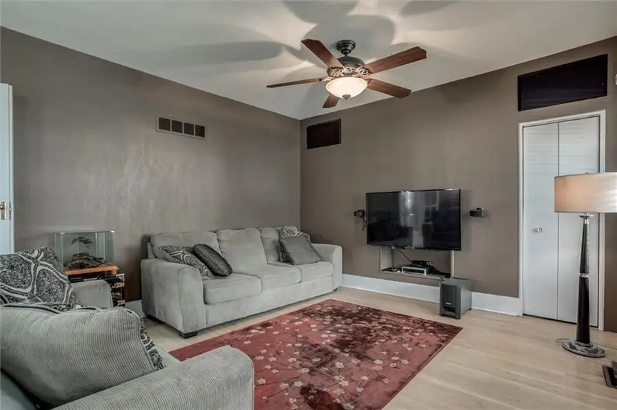 1424 S 37th Street, Kansas City, KS 66106 - #3