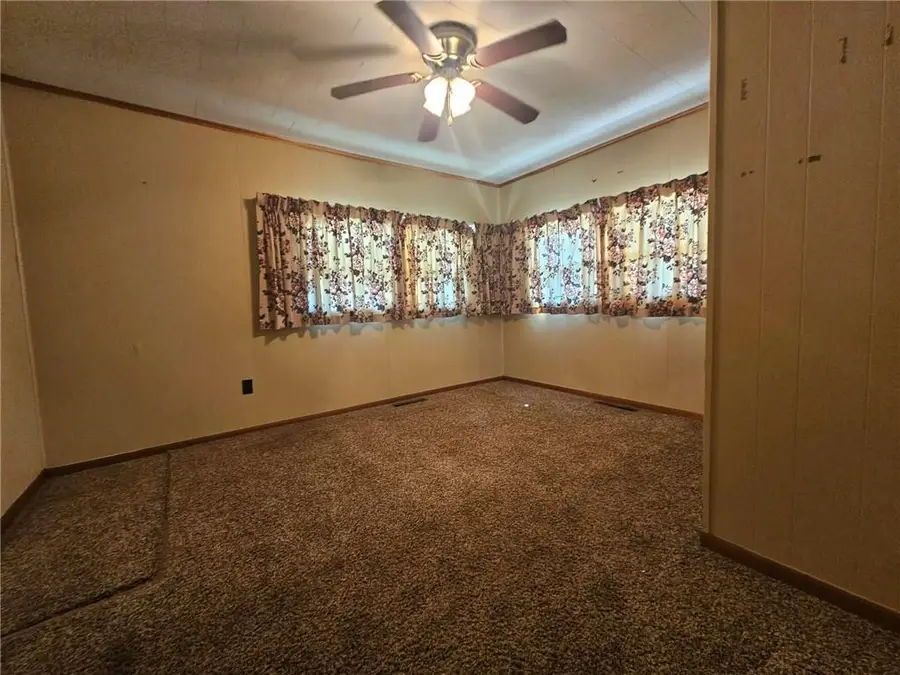 521 N Washington Street, Carterville, MO 64835 - #3