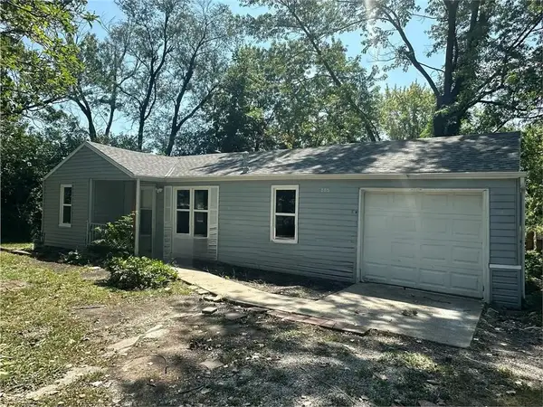 205 SE 16th Street, Lee's Summit, MO 64081