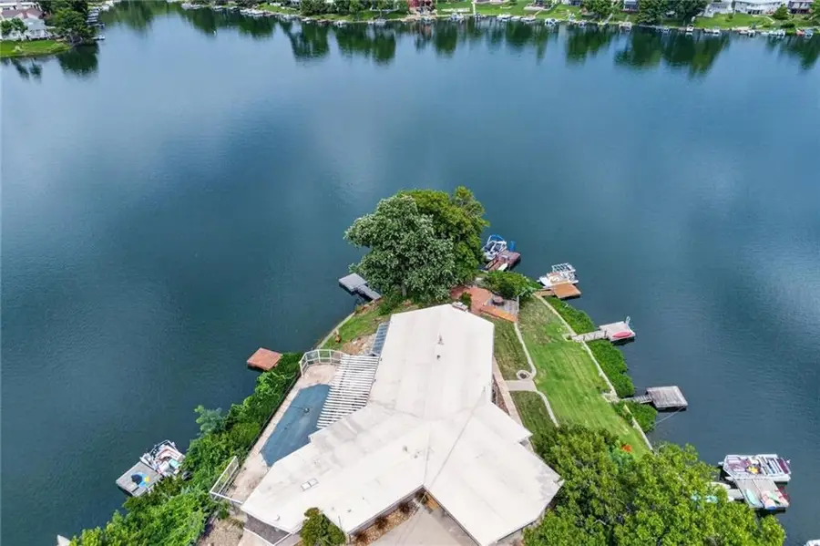 1109 NW South Shore Drive, Lake Waukomis, MO 64151 - #2