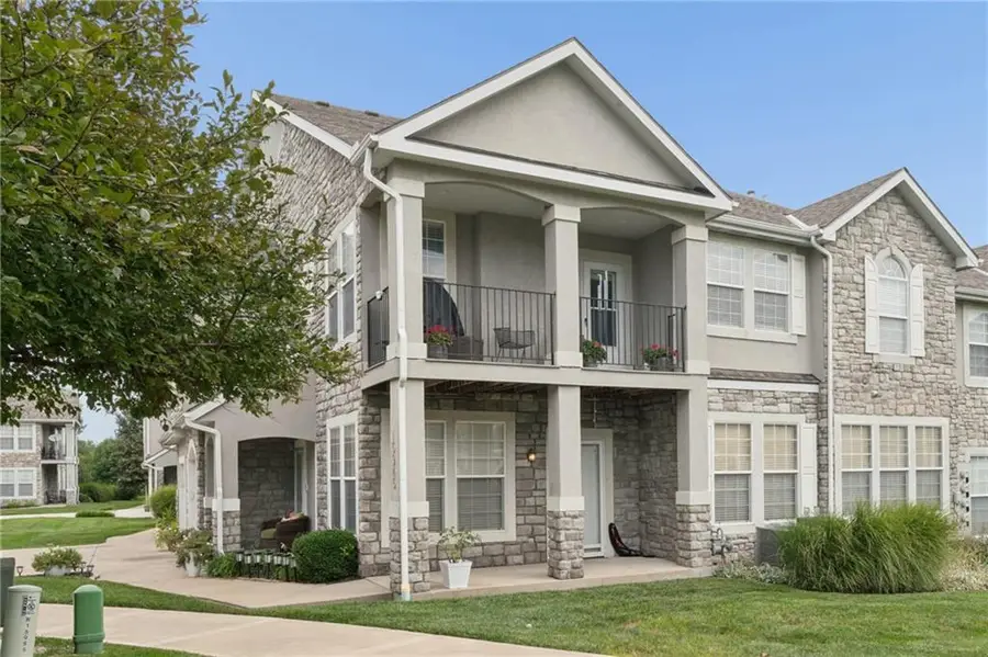 15945 S Crestview Drive, Olathe, KS 66062 - #2