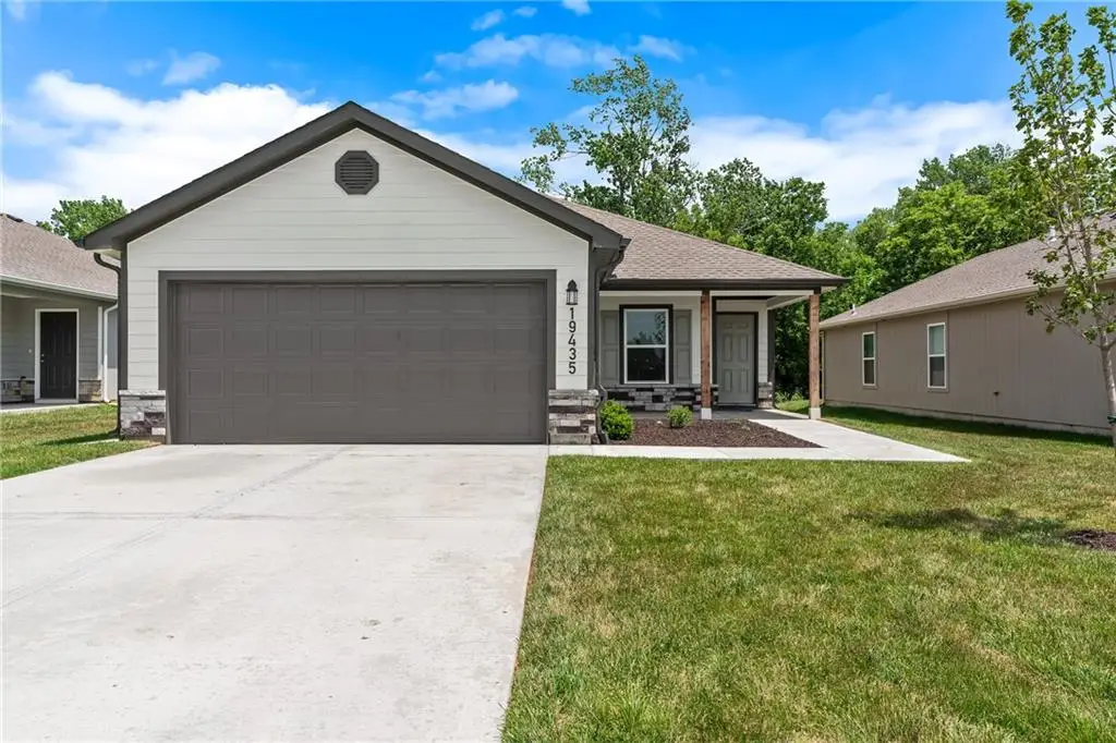 435 Valley View Drive, Tonganoxie, KS 66086 - #1