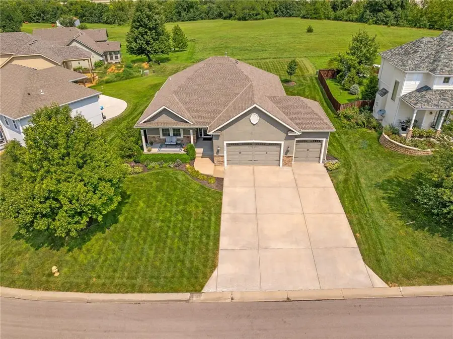 13286 Davis Avenue, Bonner Springs, KS 66012 - #2