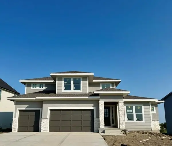 1805 SW Arbormist Drive, Lee's Summit, MO 64082
