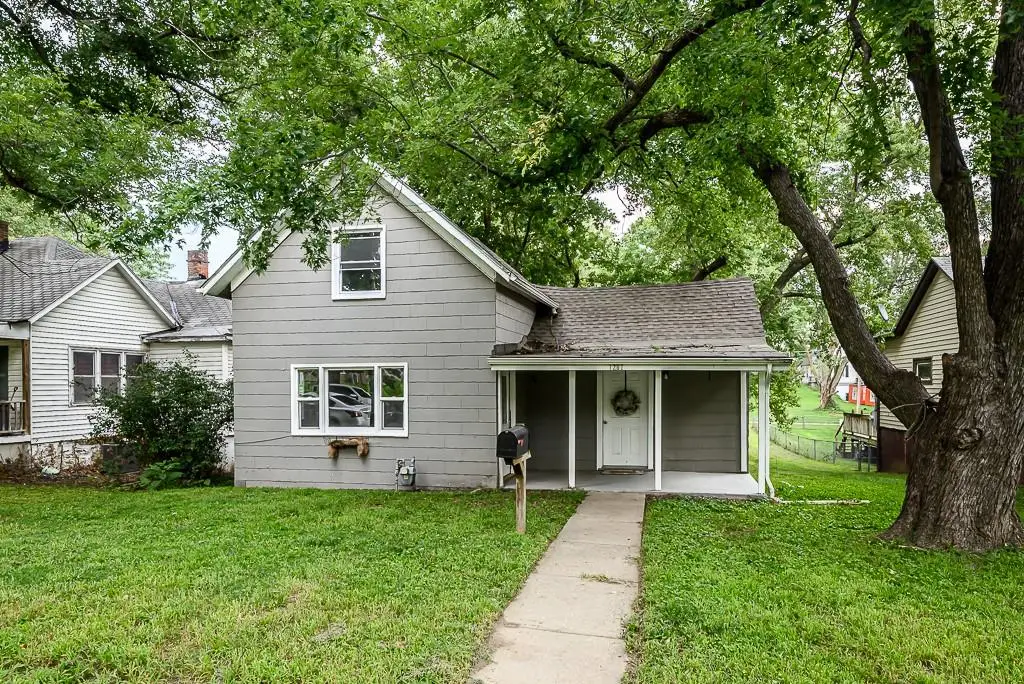 1207 S 2nd Street, Leavenworth, KS 66048 - #1