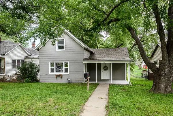 1207 S 2nd Street, Leavenworth, KS 66048