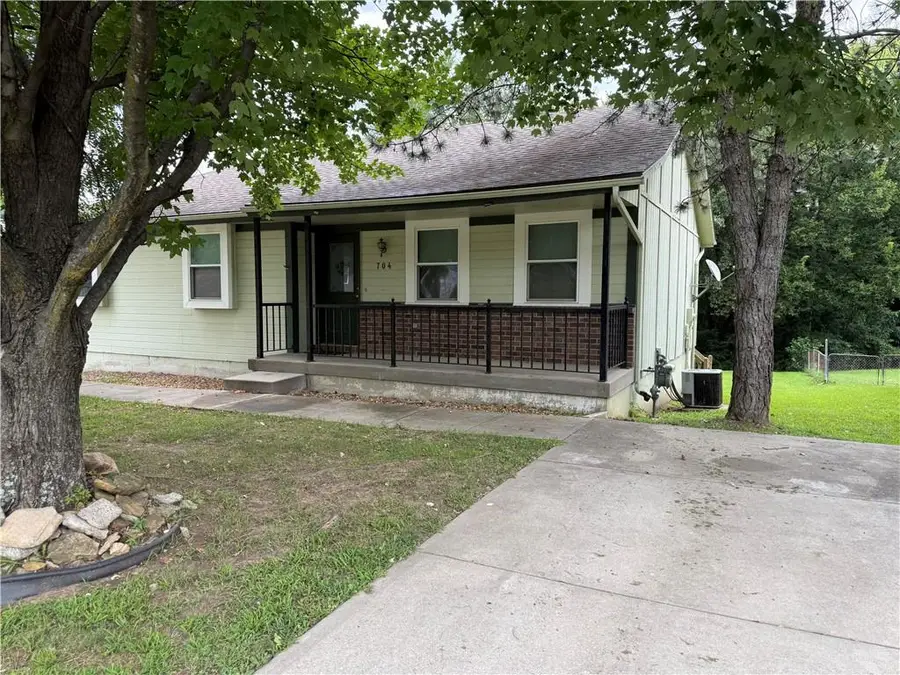 704 Hillcrest Street, Pleasant Hill, MO 64080 - #2