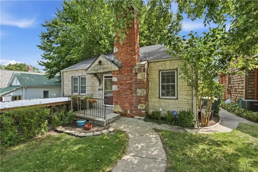 4201 Roanoke Road, Kansas City, MO 64111 - #2