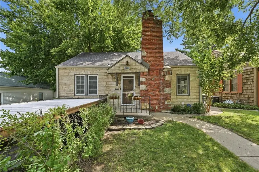 4201 Roanoke Road, Kansas City, MO 64111 - #3