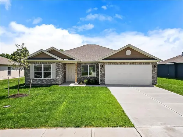 1608 SW 9th Street, Oak Grove, MO 64075