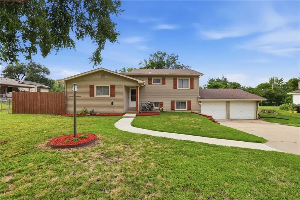 203 SE 16th Street, Oak Grove, MO 64075 - #1