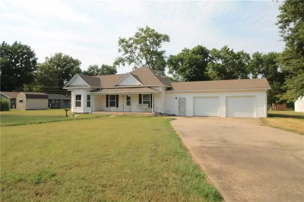 1005 E 4th Street, Altamont, KS 67330