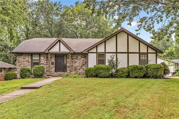 3612 NE Chapel Drive, Lee's Summit, MO 64064