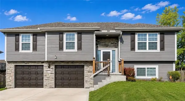 214 NE Greystone Way, Grain Valley, MO 64029