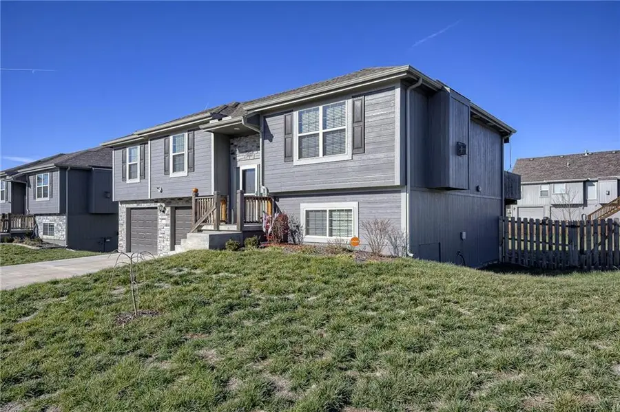 214 NE Greystone Way, Grain Valley, MO 64029 - #2