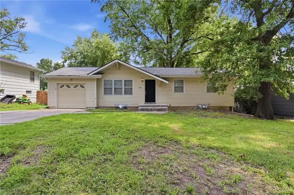 423 Monterey Avenue, Liberty, MO 64068
