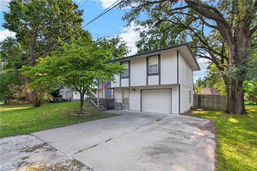 302 N Clark Street, Kearney, MO 64060 - #2