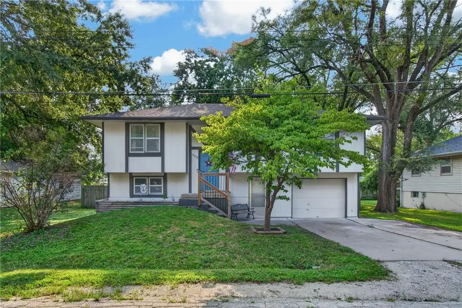 302 N Clark Street, Kearney, MO 64060 - #3