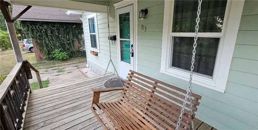 913 E 5th Street, Pittsburg, KS 66762 - #2