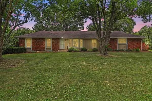 25322 Lone Pine Drive, Cleveland, MO 64734