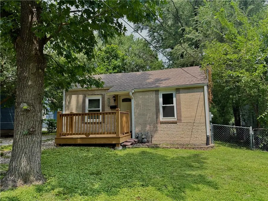 106 NE Ash Street, Lees Summit, MO 64063 - #3